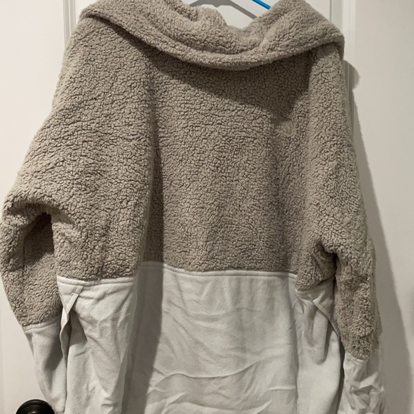 Heavy North Face Pullover - Picture 2 of 4